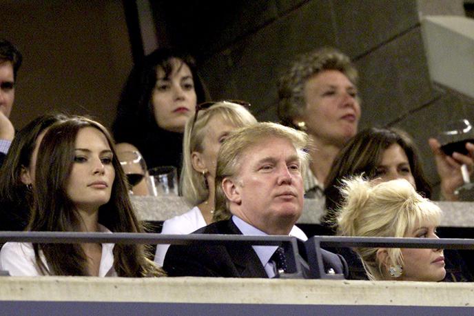 Melania Donald Ivana | Melania Knauss ter Donald in Ivana Trump leta 2001 na Odprtem prvenstvu ZDA v tenisu. Melania in Donald sta se poročila štiri leta zatem. | Foto Getty Images