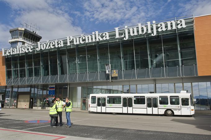 Na ljubljanskem letališču za letos načrtujejo rast števila potnikov, vendar je veliko odvisno od usode Adrie Airways. | Foto: Bor Slana
