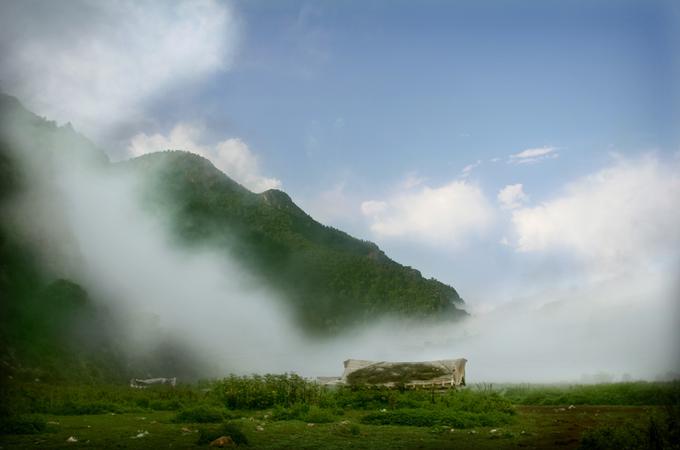Čeprav sta precej različni državi, imata Slovenija in Iran tudi kaj skupnega. Severni del Irana je podobno gorat in zelen kot Slovenija, meni sogovornik. Na fotografiji je vasica Daryasar v provinci Gilan na severu Irana. | Foto: Reuters