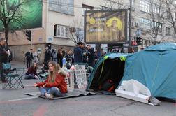 Aktivisti v Beogradu začeli 24-urno blokado #foto #video