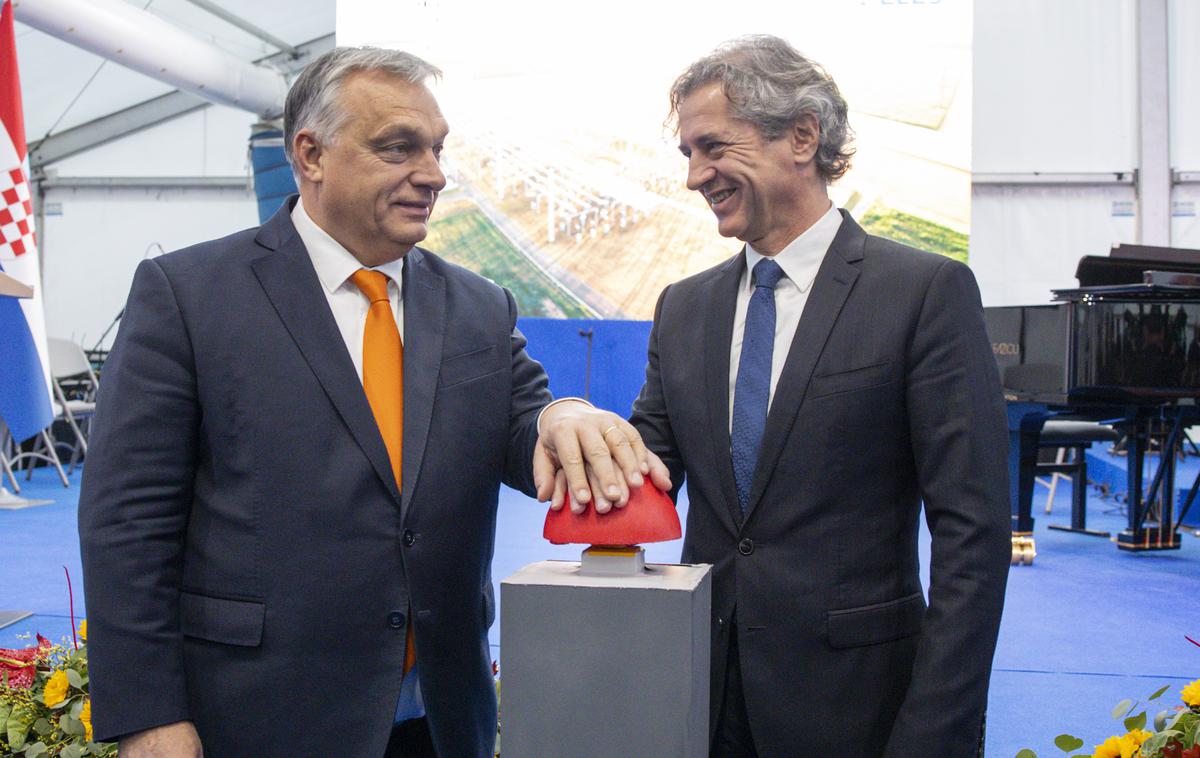Viktor Orban, Robert Golob | Viktor Orban in Robert Golob sta na slovesnosti pritisnila simboličen velik rdeč gumb. | Foto Vlada RS