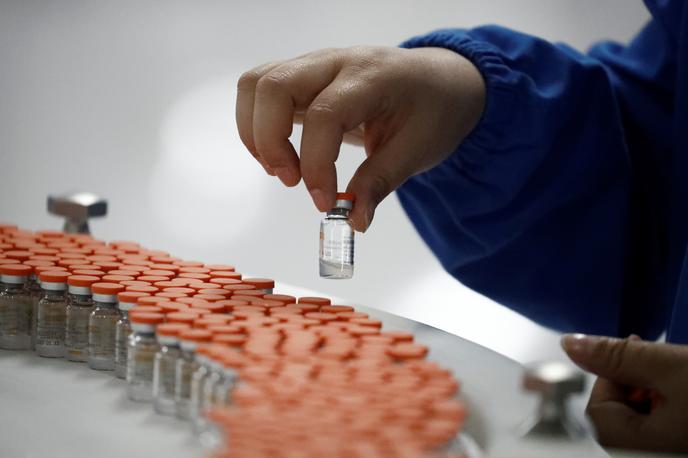 Cepivo na Kitajskem | EMA je do zdaj za uporabo v EU odobrila štiri cepiva, in sicer proizvajalcev Pfizer/BioNTech, Moderna, AstraZeneca in Janssen Pharmaceutica NV. | Foto Reuters