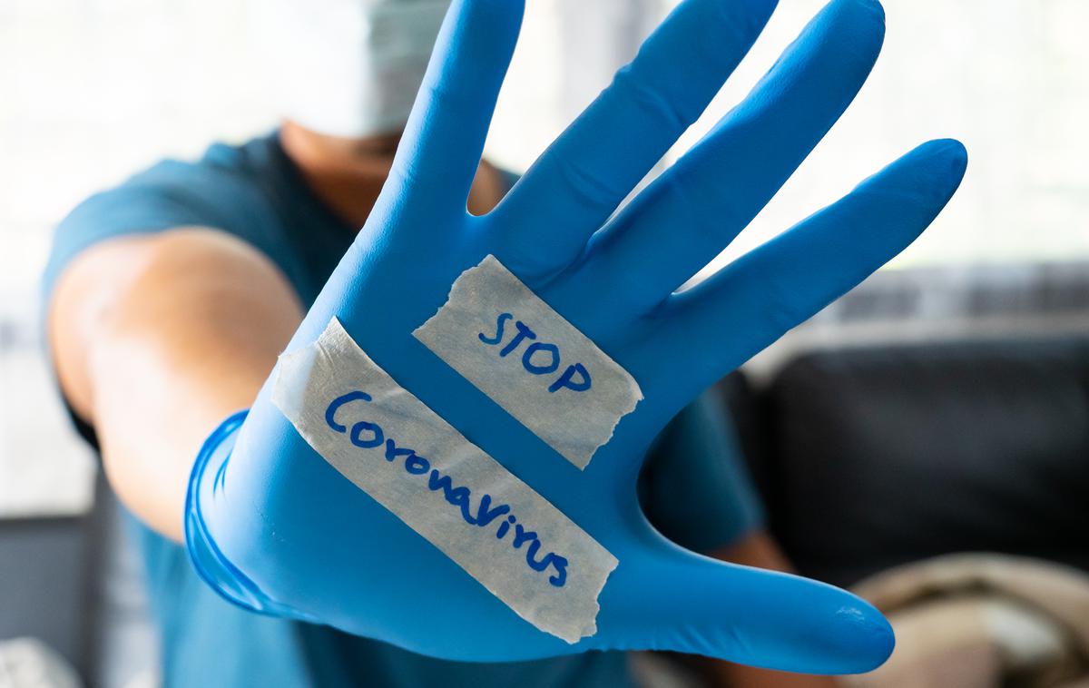 koronavirus | Slovenska Facebook skupina z imenom "Korona Corona Virus Slovenija Koronavirus" ima danes že več kot 40 tisoč članov. Administratorji in moderatorji se sicer zelo trudijo sproti odstranjevati lažne ali nepreverjene novice.  | Foto Getty Images
