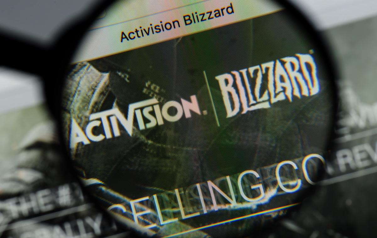 Activision Blizzard, Microsoft | Podjetje Activision Blizzard je nastalo leta 2008 s spojitvijo založnikov videoiger Activision in Vivendi Games (ta je bil lastnik razvojnega studia Blizzard, po katerem je zdajšnje podjetje tudi dobilo del imena). Gre za globalno četrto največje podjetje v industriji videoiger in največjega, ki se ukvarja izključno z videoigrami in ne tudi drugimi tehnologijami.  | Foto Shutterstock