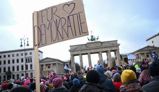V Nemčiji na demonstracijah več kot 15 tisoč ljudi #video