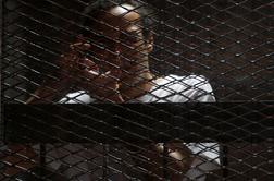 Sodišče v Kairu na smrt obsodilo 75 islamističnih protestnikov