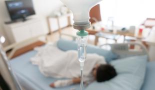 Vlada uslišala starše: z novim predlogom olajšali bivanje v bolnišnici