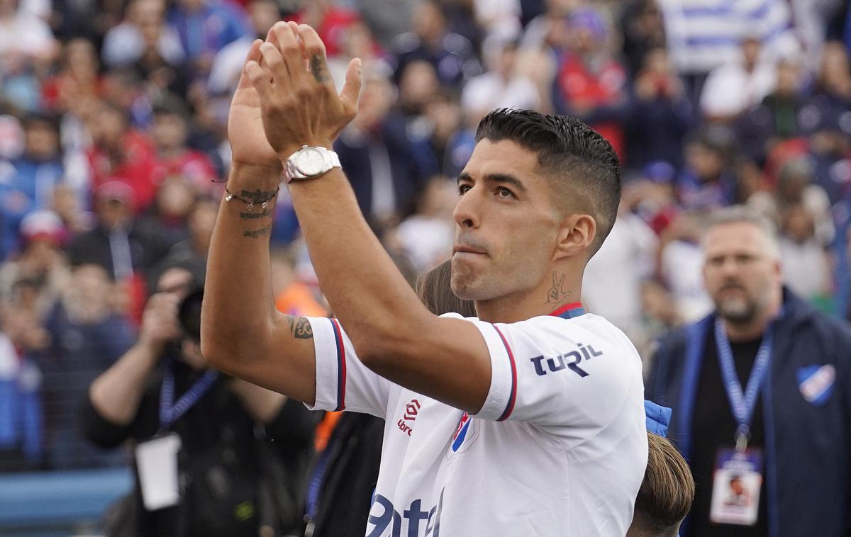 Nacional Luis Suarez |  Luis Suarez bi lahko zaradi težje poškodbe kolena končal kariero. | Foto Reuters