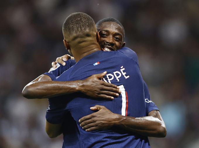 Kylian Mbappe si deli slačilnico z Ousmanejem Dembelejem tudi v klubu. | Foto: Reuters