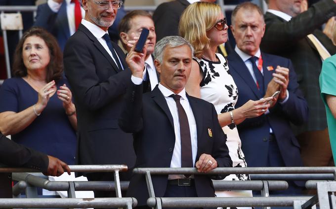 Jose Mourinho je v nedeljo United popeljal do prve lovorike. | Foto: Reuters