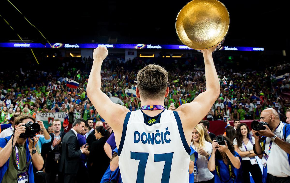 Luka Dončić EuroBasket2017 | Luka Dončić je leta 2017 Sloveniji pomagal do evropskega naslova, odbojkarji pa so na letošnjem EP osvojili drugo mesto. | Foto Vid Ponikvar