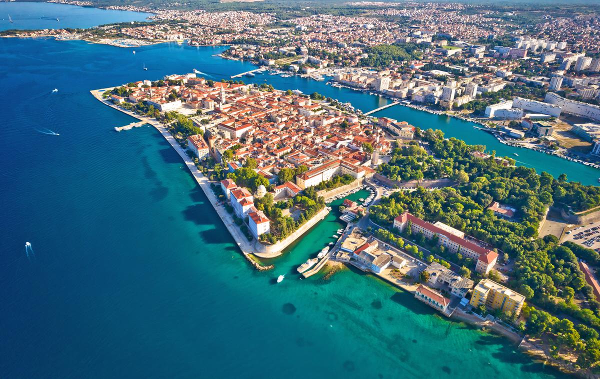 Zadar, mesto | Na znameniti plaži v Zadru je prišlo do vsesplošnega pretepa, v katerem so trije domačini napadli šest nemških turistov. | Foto Shutterstock