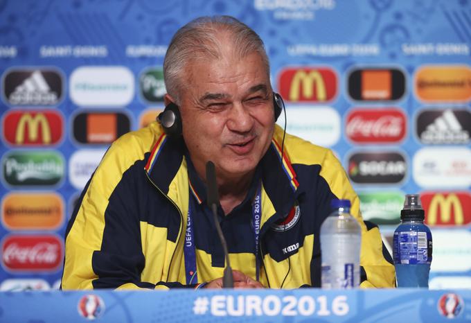 Romunski selektor Angel Iordanescu je bil na zadnji novinarski konferenci pred tekmo dobro razpoložen. | Foto: 