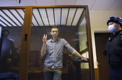 Vodstvo zapora grozi s prisilnim hranjenjem Navalnega