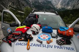 GRZS varno v gore in Dacia duster - advertorial