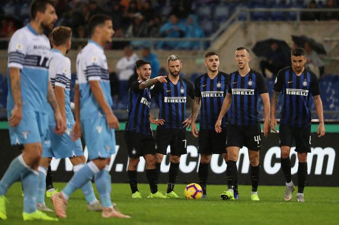 Lazio Inter | Z derbijem med Laziem in Interjem se je končal deseti krog italijanskega prvenstva, zmage s 3:0 pa so se veselili Milančani. | Foto Reuters