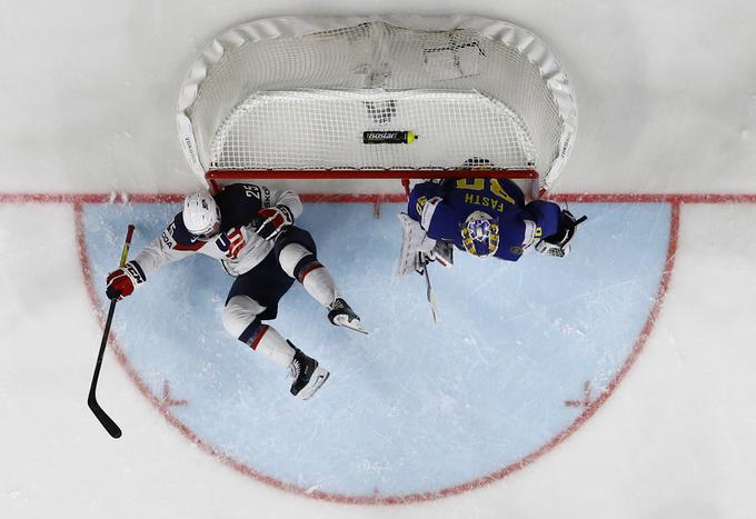 Reprezentanci ZDA in Švedske sta pripravili pravi hokejski spektakel, ki je na koncu pripadel Američanom. | Foto: Reuters