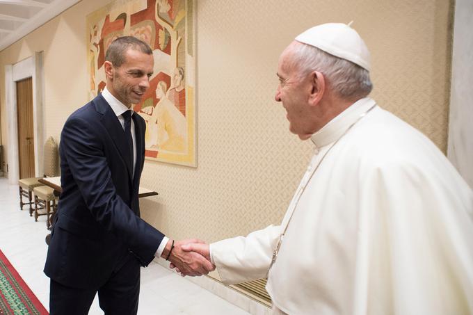 Kot predsednik Uefe se sestaja z najpomembnejšimi ljudmi na svetu. Spoznal je tudi papeža Frančiška. | Foto: Reuters