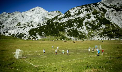 Nogometni turnir na najvišje ležečem igrišču v Sloveniji #video