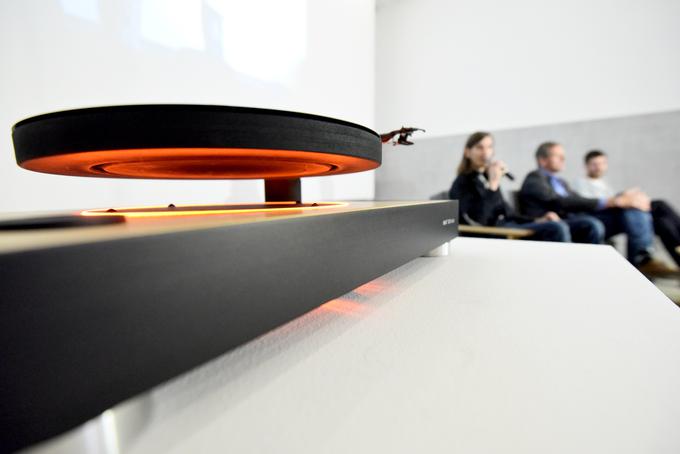 Atraktivni lebdeči gramofon Mag Lev je na Kickstarterju zbral 552.178 dolarjev in je drugi najuspešnejši slovenski projekt na tej platformi. | Foto: STA ,