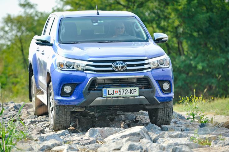 Toyota hilux - terenski preizkus Srbija, Fruška gora Cene v Sloveniji: od 25.000 do 36.800 evrov | Foto: Jure Gregorčič