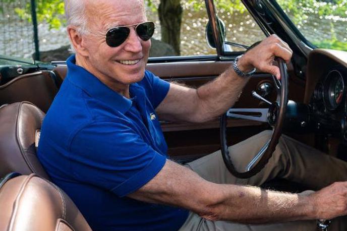 Joe Biden chevrolet corvette | Joe Biden za volanom svojega najljubšega avtomobila - chevrolet corvette stingray iz leta 1967 | Foto Adam Schultz za Joe Biden