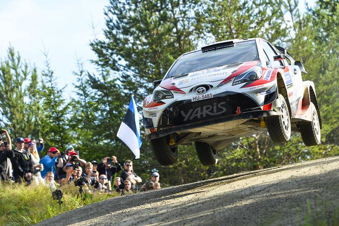 Toyota je na svojem "domačem" reliju svetovnega prvenstva na Finskem slavila odmevno zmago, na zmagovalnem odru so imeli celo dva dirkalnika.  | Foto: Toyota