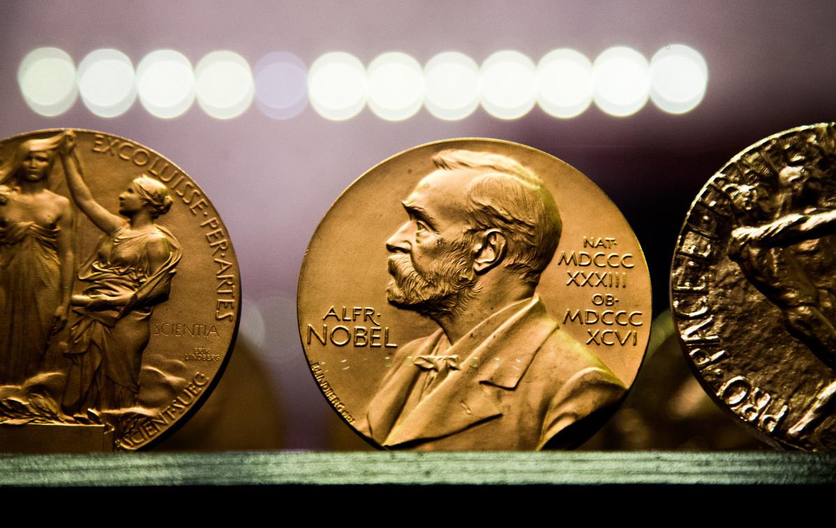 Nobelova nagrada | Nobelove nagrade tradicionalno podelijo 10. decembra, na obletnico smrti Alfreda Nobela. Vsaka nagrada dobitniku prinaša ček v višini 10 milijonov švedskih kron (900.000 evrov). Če je dobitnikov več, se ta znesek med njimi razdeli. | Foto Shutterstock
