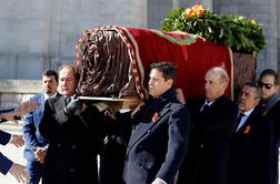 V Španiji pokopali posmrtne ostanke diktatorja Franca