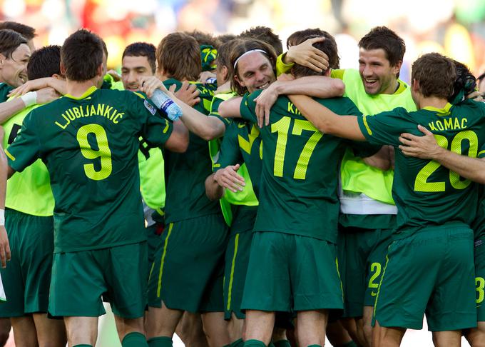 Slovenija je nazadnje na velikem nogometnem tekmovanju nastopila leta 2010 v Južni Afriki, ko so jo v skupini z Anglijo, ZDA in Alžirijo od napredovanje v osmino finala delile le minute. | Foto: Vid Ponikvar