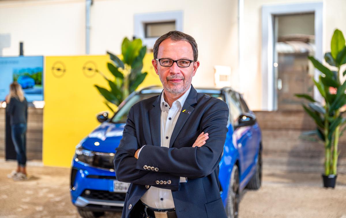 Borut Gazvoda Opel | Borut Gazvoda je v avtomobilskem poslu prisoten že vse od slovenske osamosvojitve. Pred 20 leti je vodil tudi znamko Ford, zdaj je že daljše obdobje prvi slovenski obraz znamke Opel.  | Foto Opel