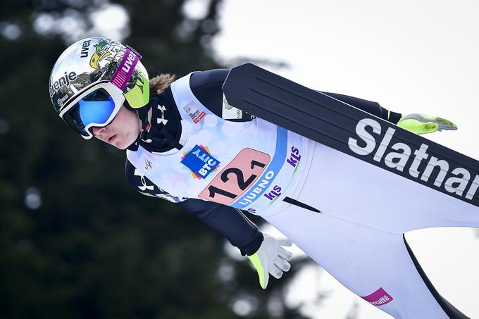 Ema Klinec je bila najbolj razpoložena v slovenski ekipi in je le za pol metra zgrešila rekord skakalnice. | Foto: SZS