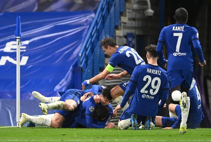 Veselje nogometašev Chelseaja po zadetku Masona Mounta za 2:0. | Foto: Reuters