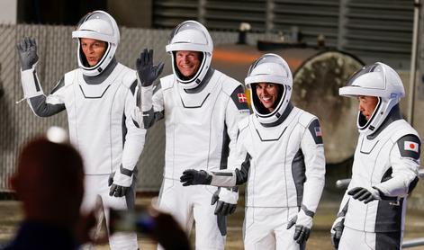 Musk v vesolje poslal štiri astronavte #video