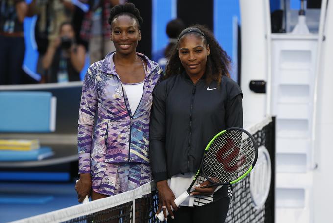 "Ona je moj navdih, ona je edini razlog, da jaz danes stojim tukaj, in obenem edini razlog, da sestri Williams sploh obstajata," se je Serena zahvalila Venus. | Foto: Reuters