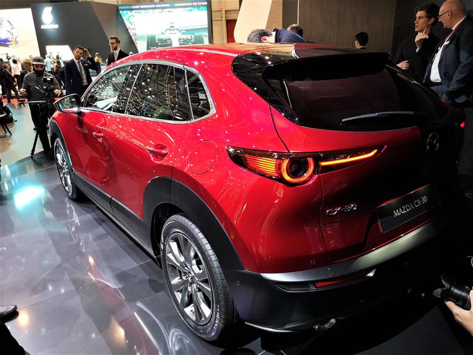 Mazda je uspela vse do konca skriti ime svojega novega avtomobila. To je mazda CX-30, ki dimenzijsko sodi med športna terenca CX-3 in CX-5. | Foto: Gregor Pavšič