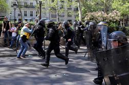 Na protestih v Parizu aretiranih več sto ljudi #foto