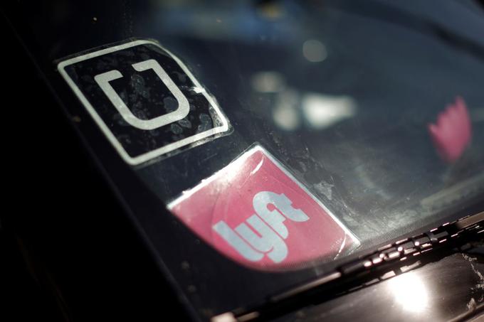 Mnogo voznikov za polni ali polovični delovni čas v ZDA vozi tako za Uber kot Lyft. | Foto: Reuters