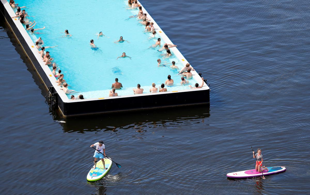 Priložnostni bazen na reki Spree | V priložnostnem bazenu na reki Spree se lahko hladijo prebivalci Berlina. | Foto Reuters