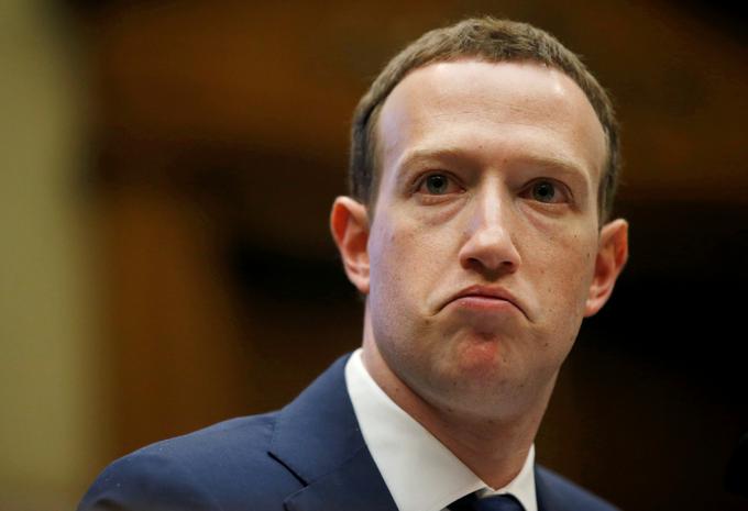 Čeprav je svoje zaposlene miril z besedami, da se bodo vsi oglaševalci kar kmalu vrnili, in čeprav bi ta bojkot v zdajšnjem obsegu lahko prizadel le nekaj odstotkov Facebookovih prihodkov, prvi mož Facebooka Mark Zuckerberg ne more biti povsem pomirjen. | Foto: Reuters