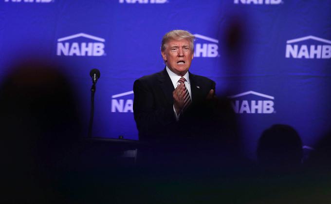 Republikanski predsedniški kandidat Donald Trump svoje davčne napovedi še ni razkril. Koliko je vredno premoženje newyorškega nepremičninskega mogotca, ni znano.  | Foto: Getty Images