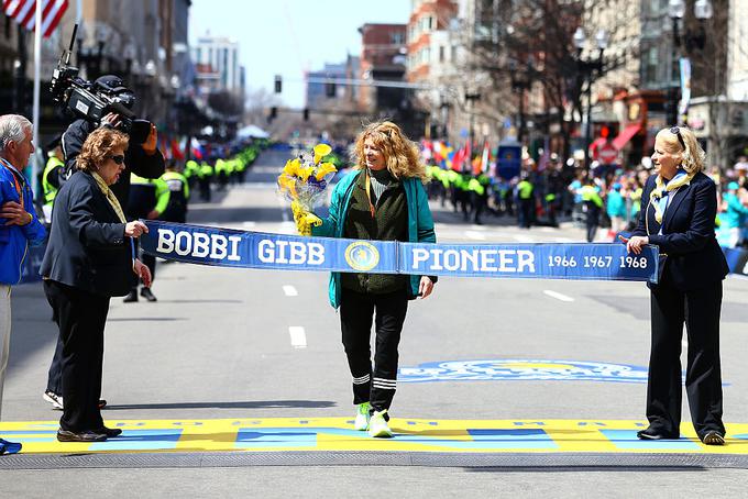Roberta Gibb - Bobbi je prva ženska, ki je pretekla bostonski maraton. Zgodilo se je leta 1966, tekla je brez štartne številke na prsih.  | Foto: Getty Images