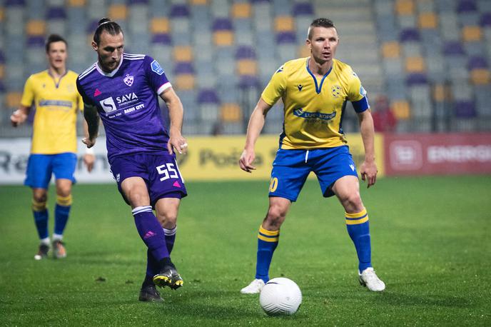 NK Maribor : FC Koper, prva liga | Dare Vršič (desno) je Koper popeljal v vodstvo. | Foto Blaž Weindorfer/Sportida