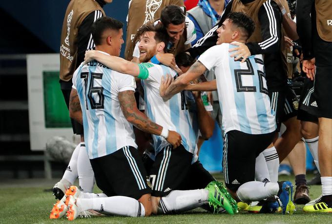 Argentina si je nastop med 16 najboljših v Rusiji zagotovila tudi s pomočjo Hrvaške, ki je v zadnjem nastopu ustavila nalet Islandije. | Foto: Reuters