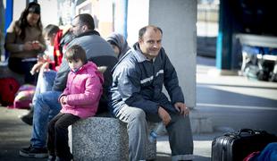 Vlada: Hrvaška migrante namerno razpršeno pošilja na mejo (foto)
