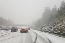 Poglejte, kakšen kaos je sneg povzročil na primorski avtocesti (foto)