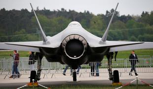 Pentagon prizemljil celotno floto nevidnih vojaških letal