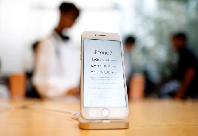 Meritve družbe DeviceAtlas kažejo, da je najpogostejši pametni telefon na svetu skoraj tri leta star iPhone 7. | Foto: Reuters