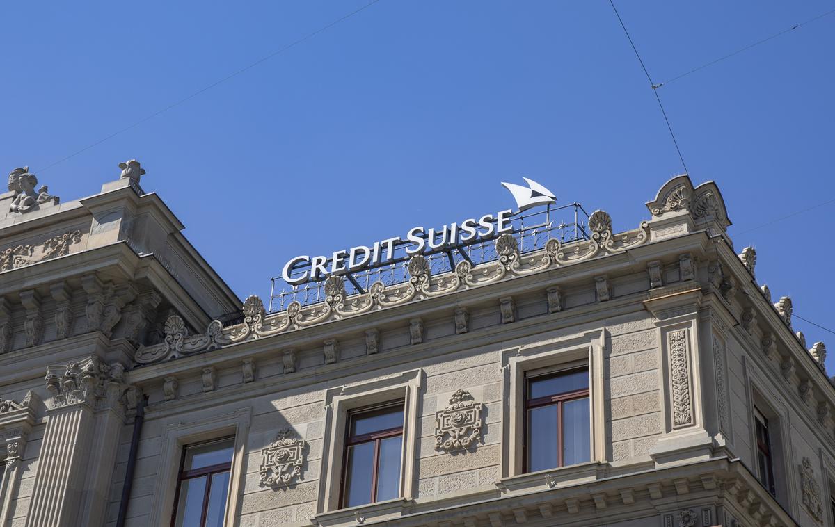 Credit Suisse | FT medtem navaja neuradne informacije, da naj bi o tem v teh dneh razpravljala upravna odbora obeh bank. | Foto Guliverimage