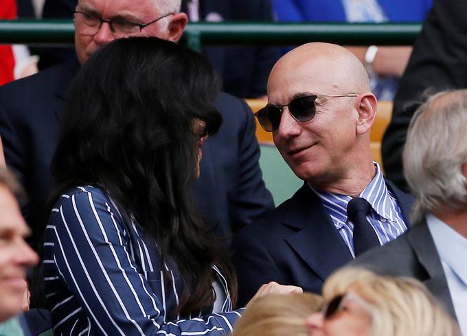 Jeff Bezos je na seznamu najbogatejših Zemljanov trenutno na četrtem mestu. Vrednost njegovega premoženja, v veliki meri vezana na njegov lastniški delež v podjetju Amazon, je slabih 137 milijard evrov. | Foto: Reuters